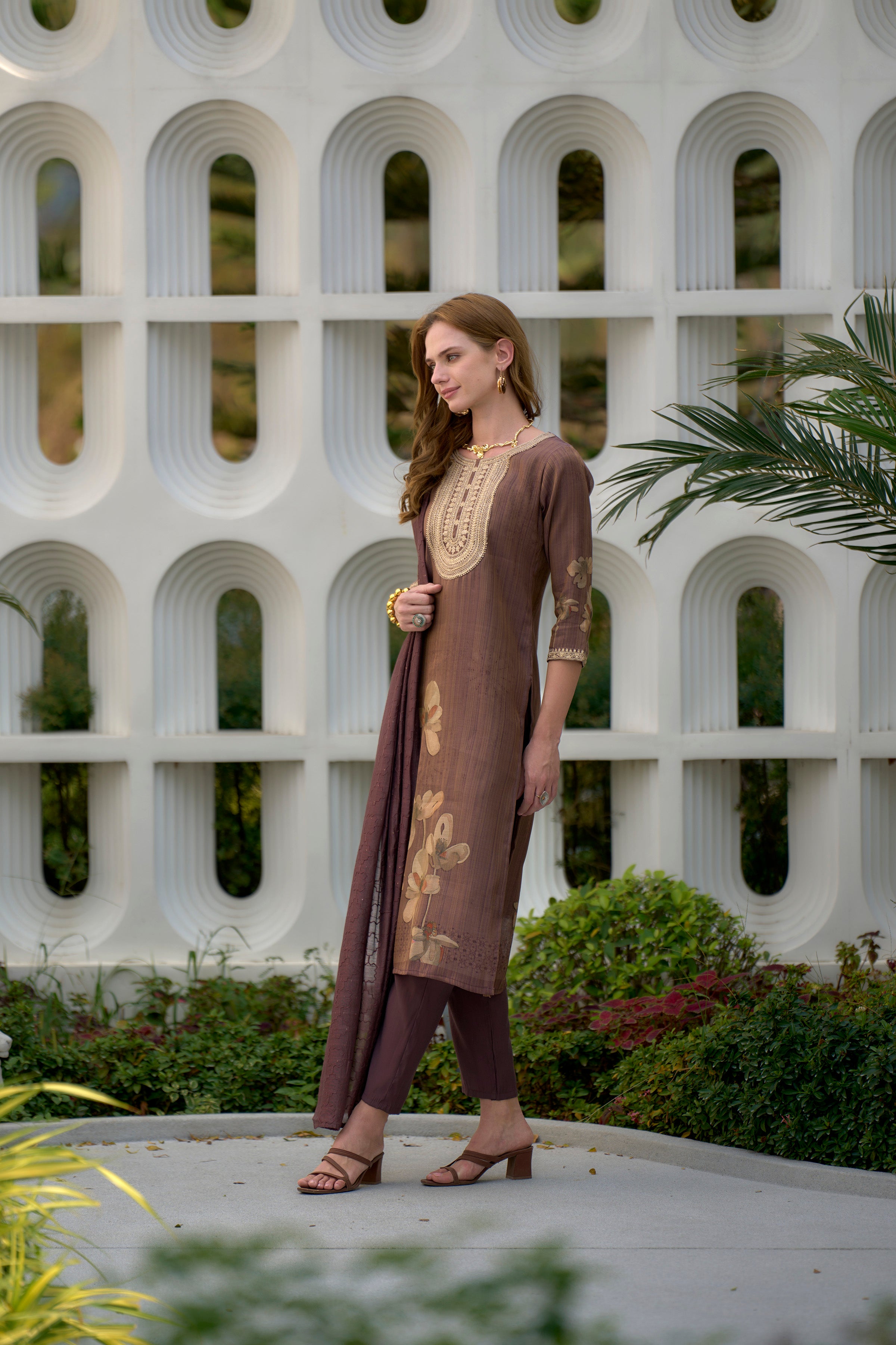 Elegant Straight Dupatta with Kurta Set | RoopRivaaj