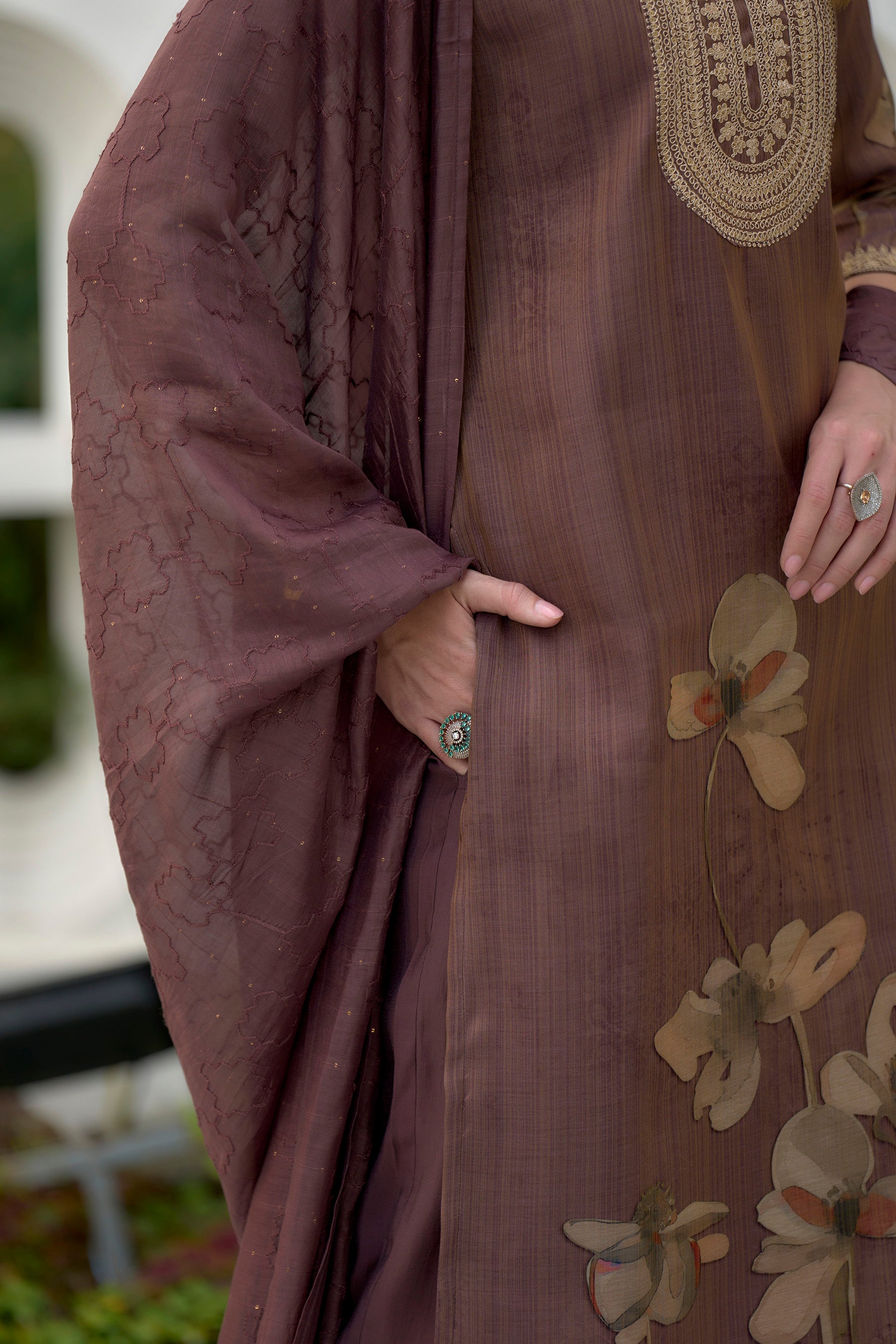 Elegant Straight Dupatta with Kurta Set | RoopRivaaj