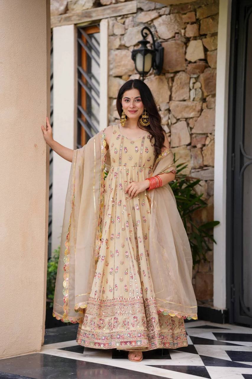 Premium Thread-Embroidered Co-ord Set with Dupatta | RoopRivaaj