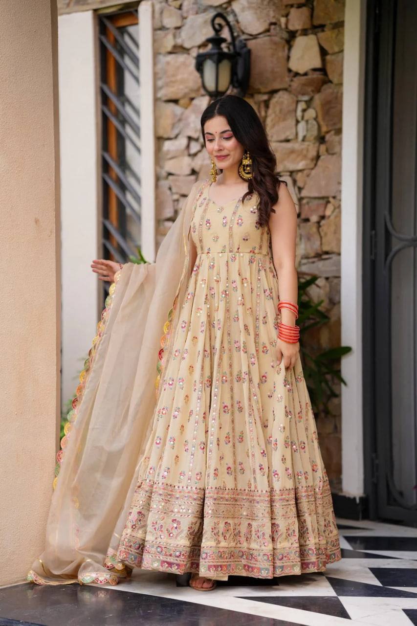 Premium Thread-Embroidered Co-ord Set with Dupatta | RoopRivaaj