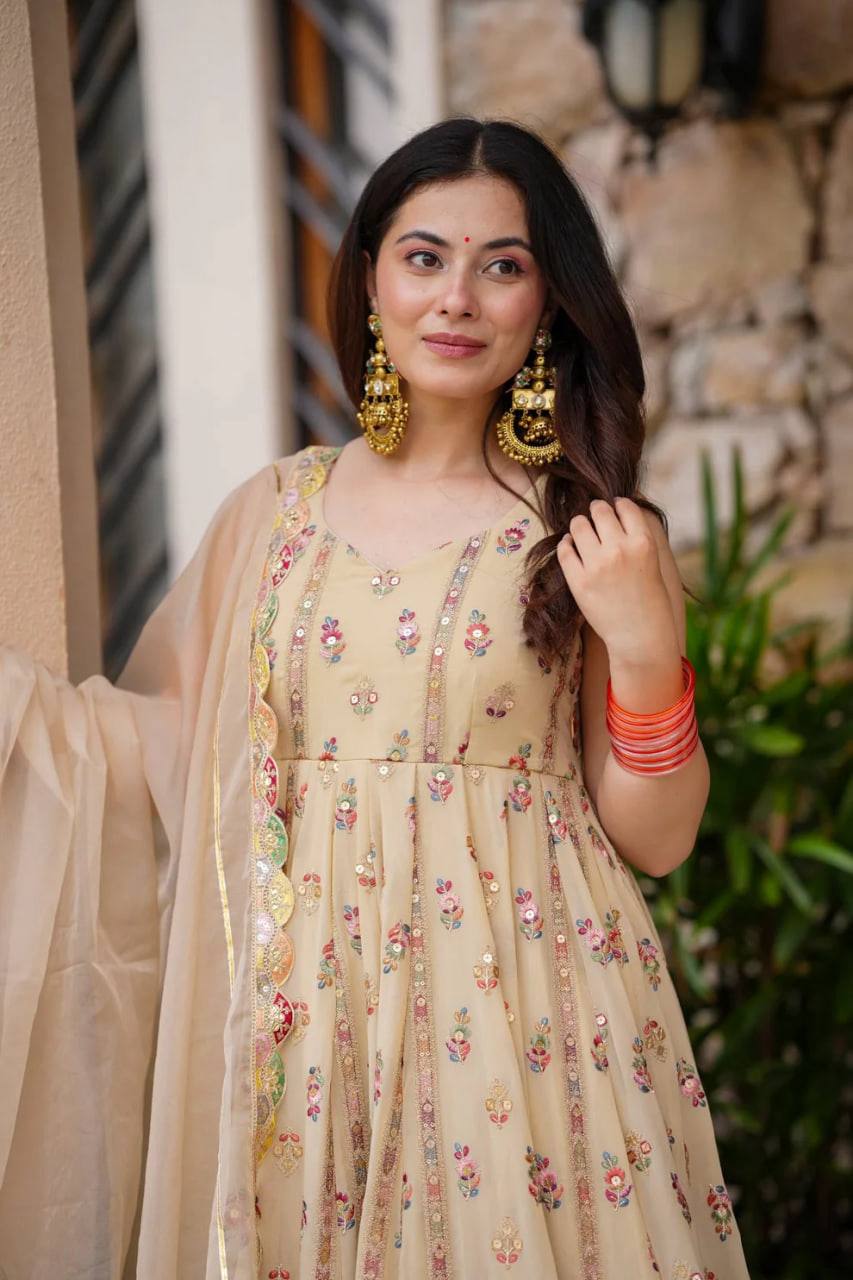 Premium Thread-Embroidered Co-ord Set with Dupatta | RoopRivaaj