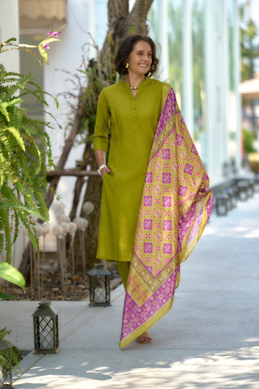 Elegant Straight Kurti Pant Dupatta Set for Everyday Ethnic Charm | RoopRivaaj