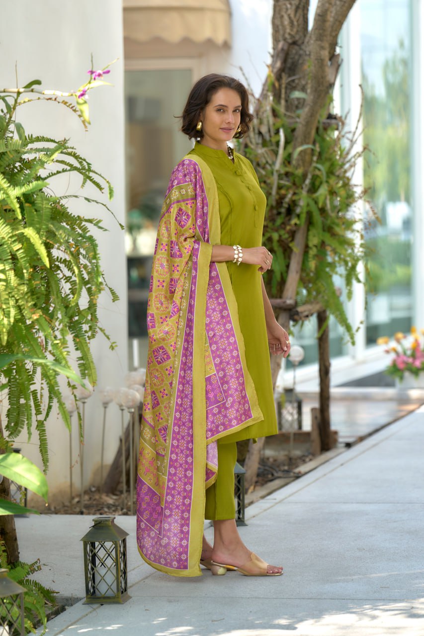 Elegant Straight Kurti Pant Dupatta Set for Everyday Ethnic Charm | RoopRivaaj