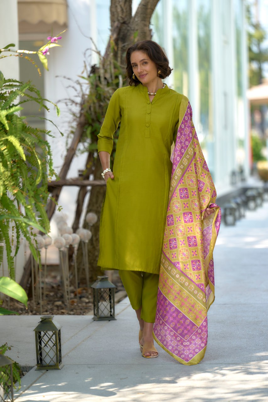Elegant Straight Kurti Pant Dupatta Set for Everyday Ethnic Charm | RoopRivaaj