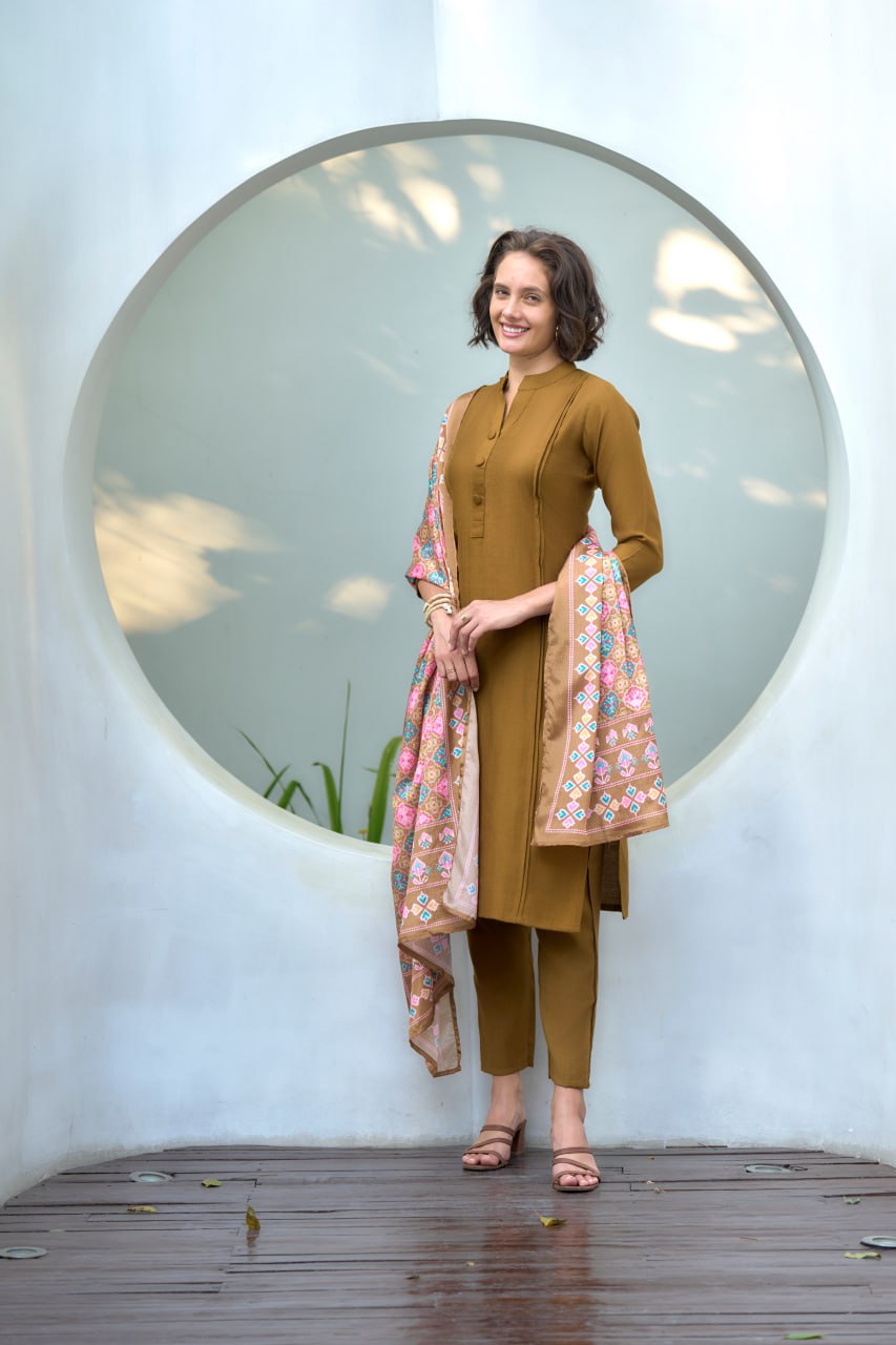 Elegant Vatican Kurti Pant Dupatta Set | RoopRivaaj