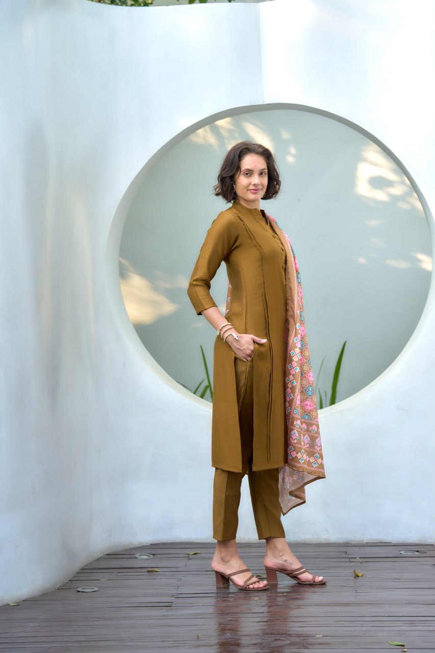 Elegant Vatican Kurti Pant Dupatta Set | RoopRivaaj
