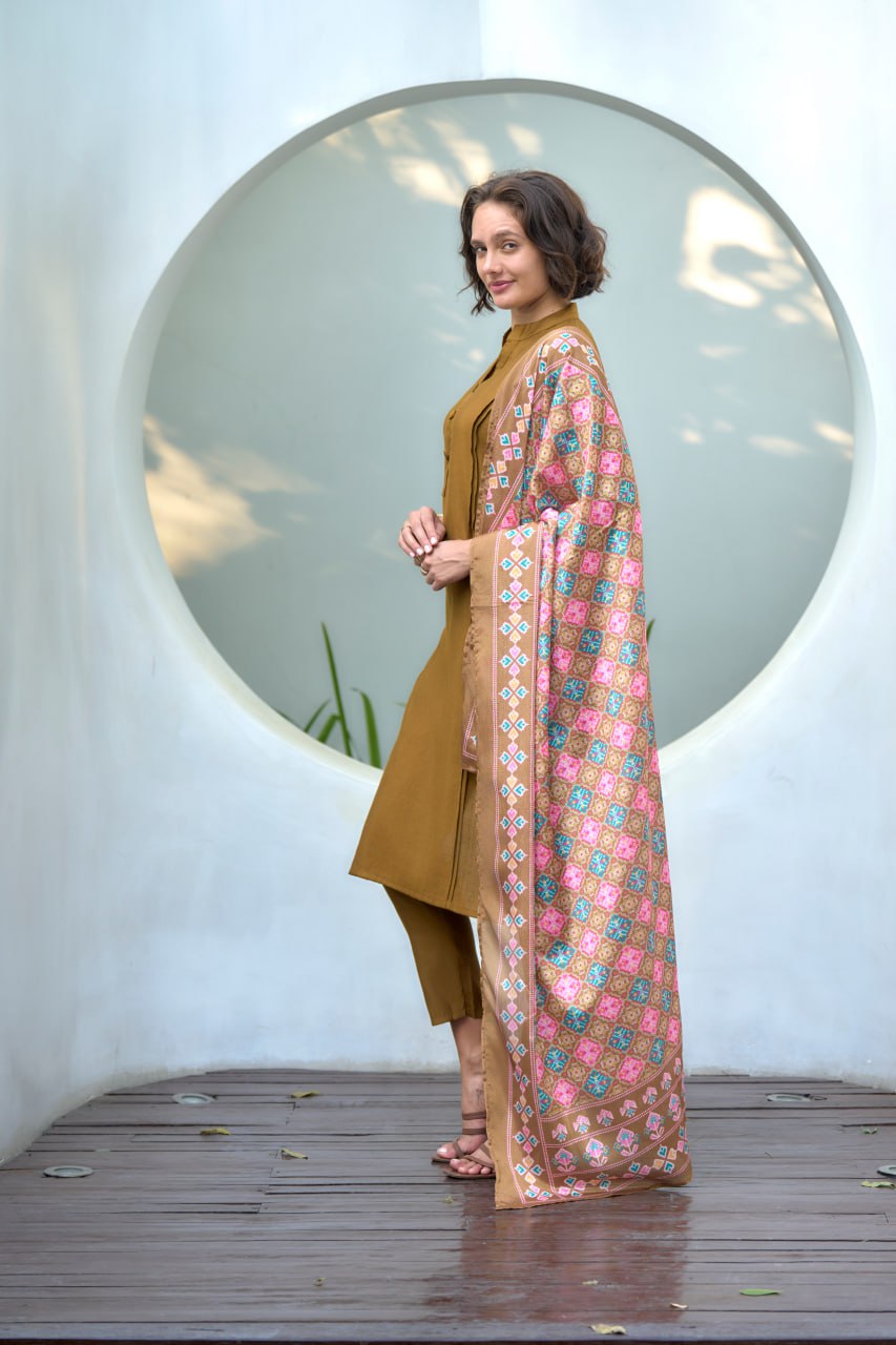 Elegant Vatican Kurti Pant Dupatta Set | RoopRivaaj