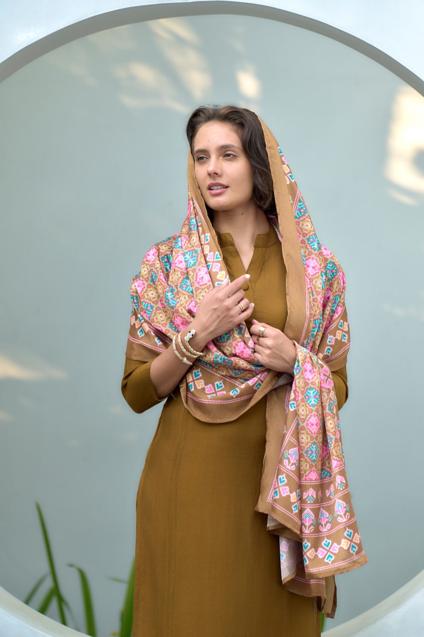 Elegant Vatican Kurti Pant Dupatta Set | RoopRivaaj