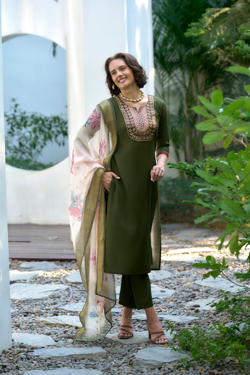 Elegant Vatican Kurti Pant Dupatta Set with Organza Butti | RoopRivaaj