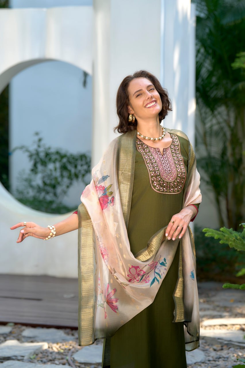 Elegant Vatican Kurti Pant Dupatta Set with Organza Butti | RoopRivaaj