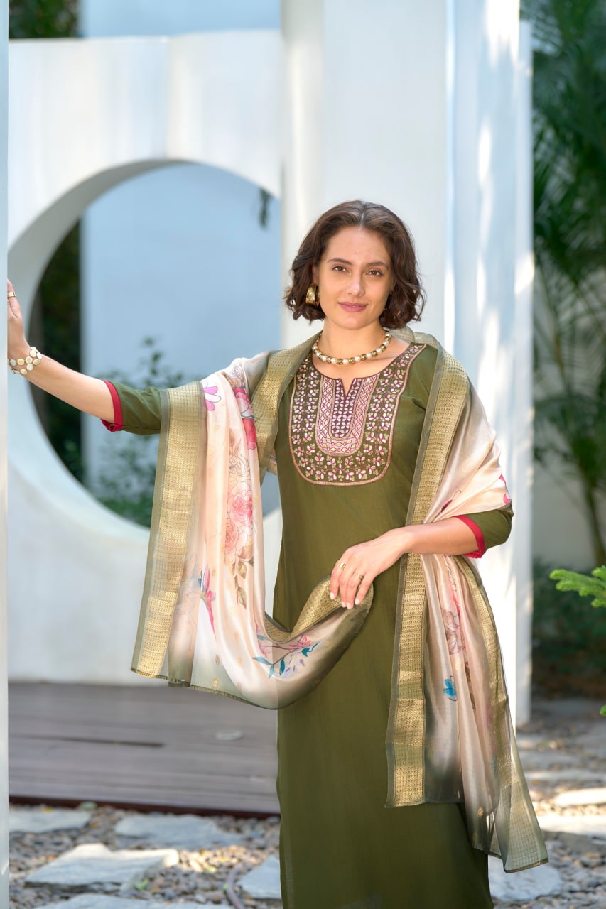 Elegant Vatican Kurti Pant Dupatta Set with Organza Butti | RoopRivaaj