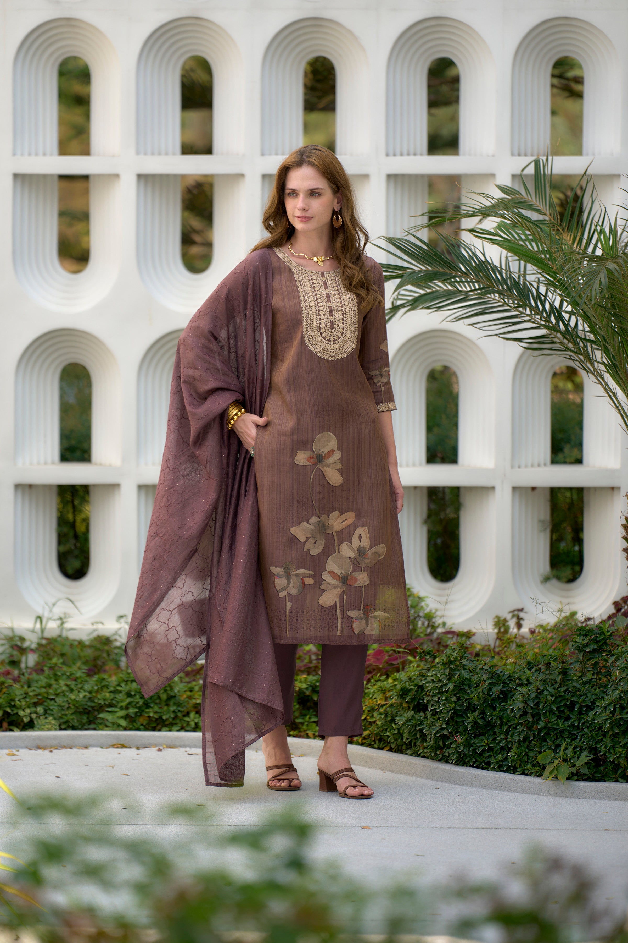 Elegant Straight Dupatta with Kurta Set | RoopRivaaj