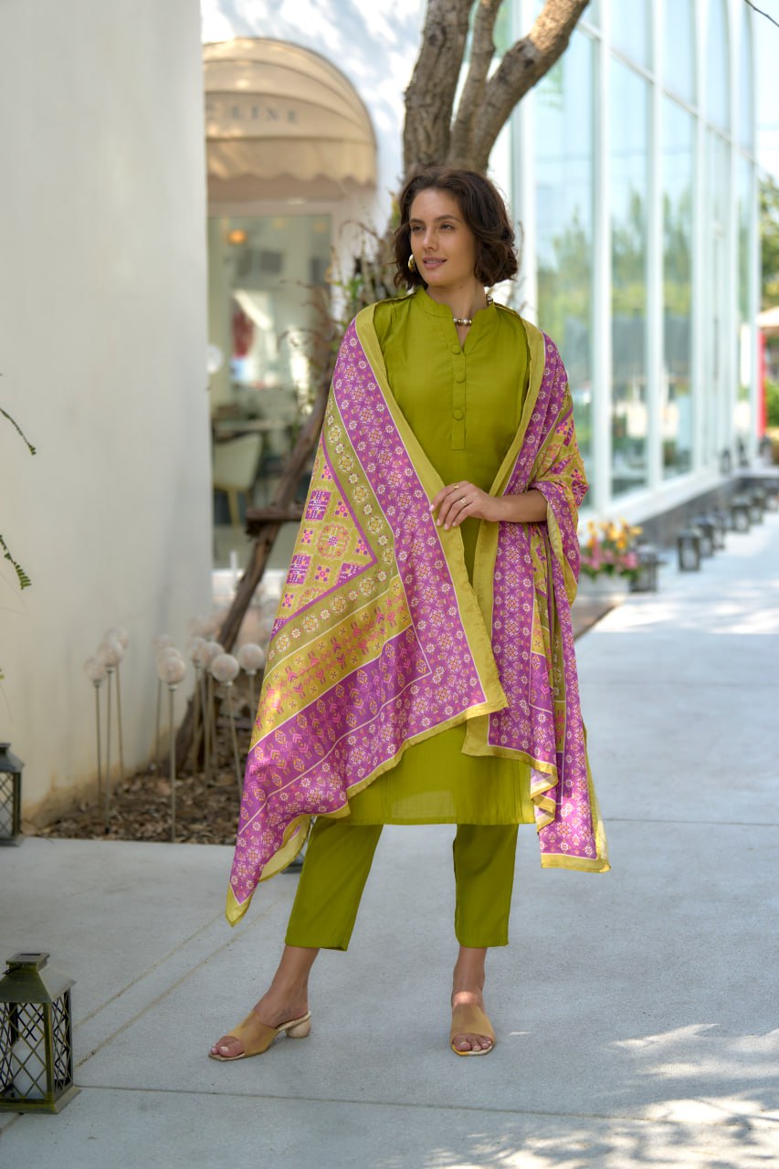 Elegant Straight Kurti Pant Dupatta Set for Everyday Ethnic Charm | RoopRivaaj