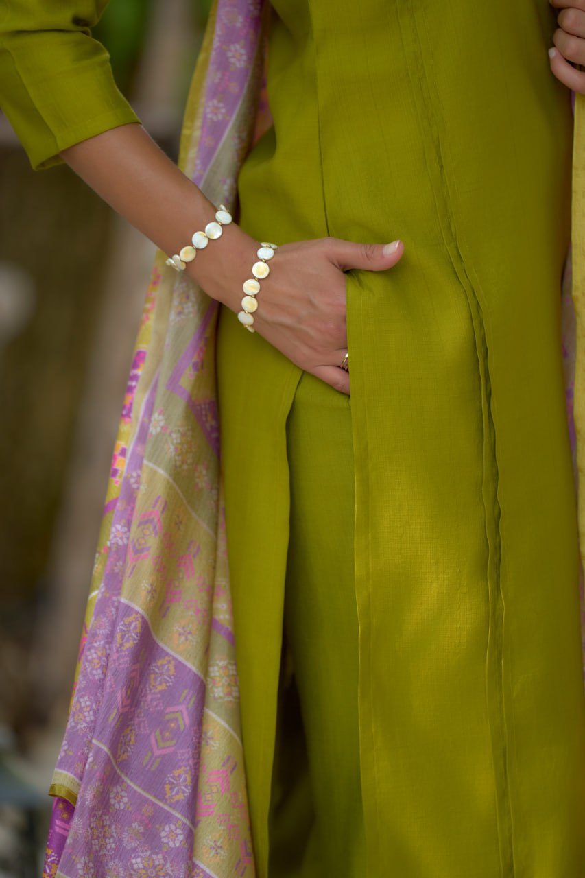 Elegant Straight Kurti Pant Dupatta Set for Everyday Ethnic Charm | RoopRivaaj