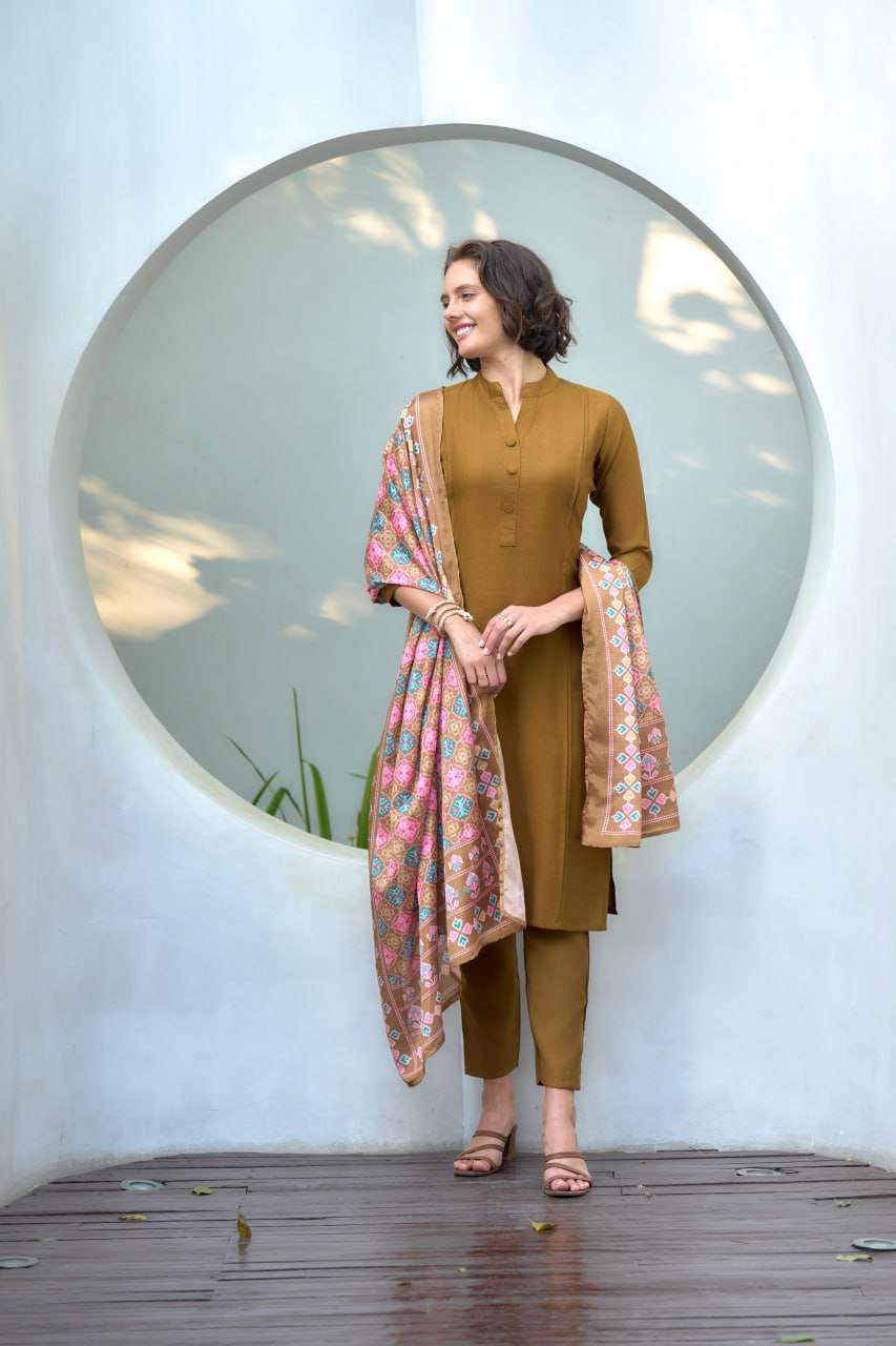 Elegant Vatican Kurti Pant Dupatta Set | RoopRivaaj
