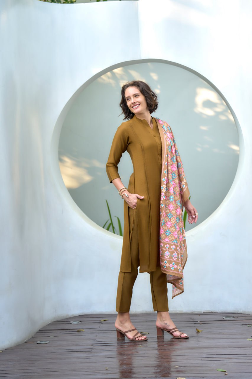Elegant Vatican Kurti Pant Dupatta Set | RoopRivaaj