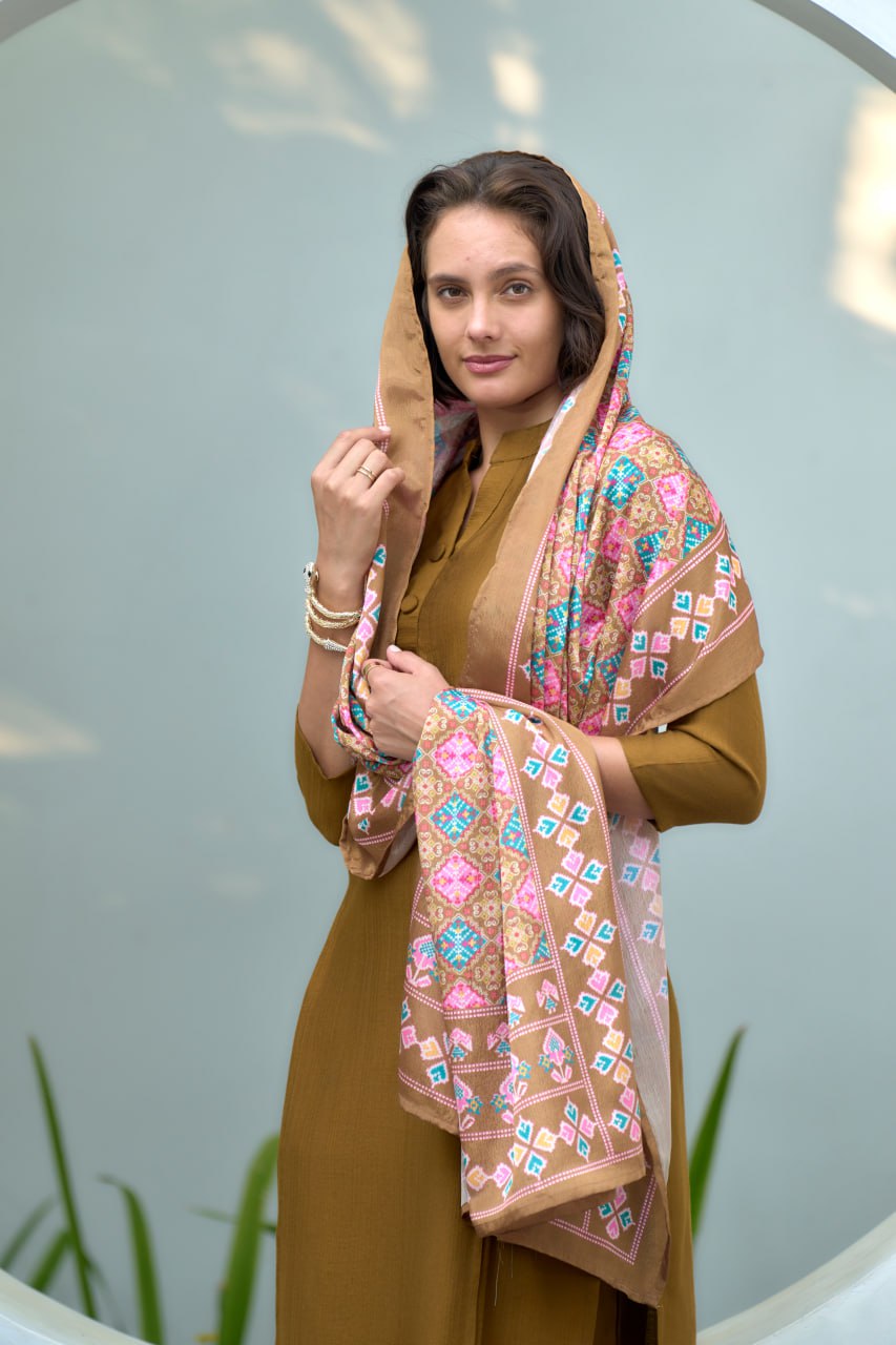 Elegant Vatican Kurti Pant Dupatta Set | RoopRivaaj