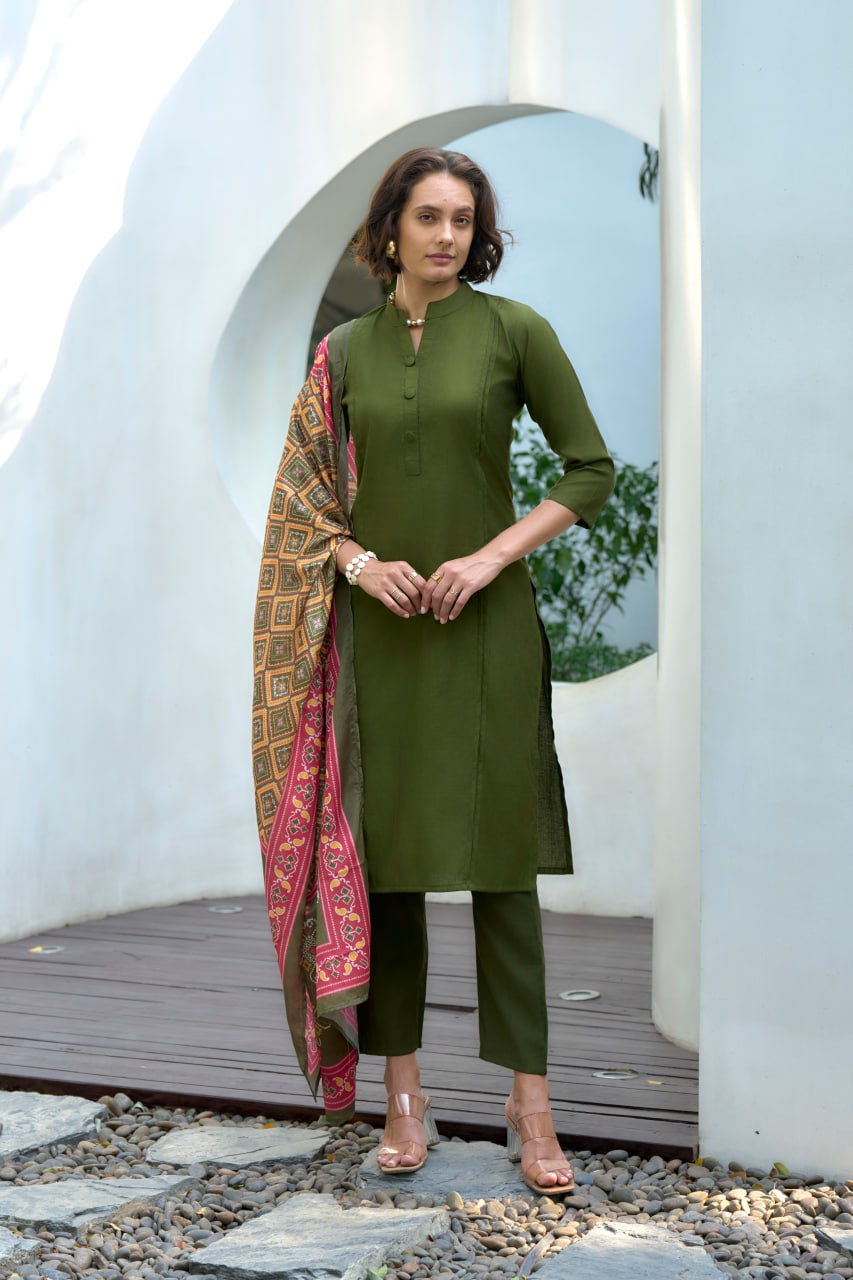 Elegant Vatican Kurti Pant Dupatta Set for Effortless Grace | RoopRivaaj