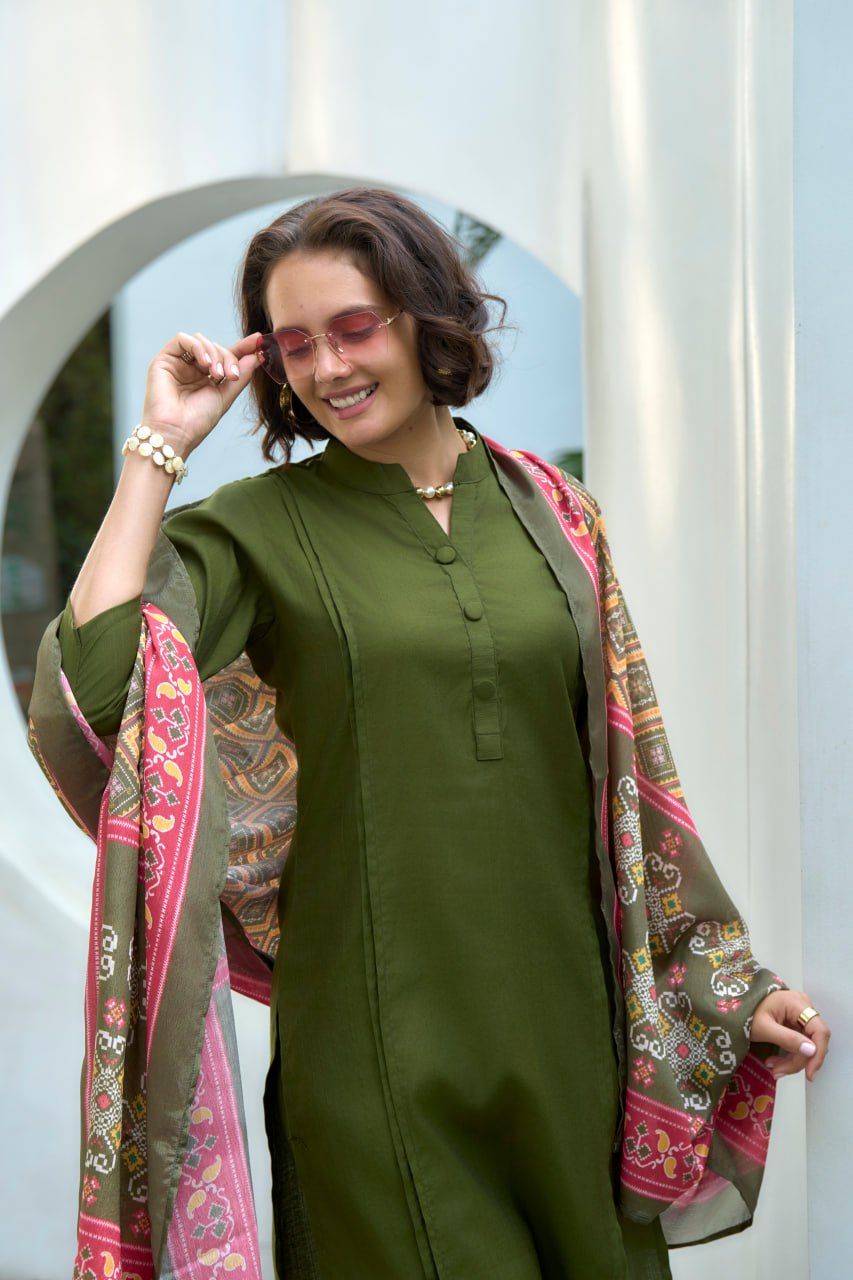 Elegant Vatican Kurti Pant Dupatta Set for Effortless Grace | RoopRivaaj