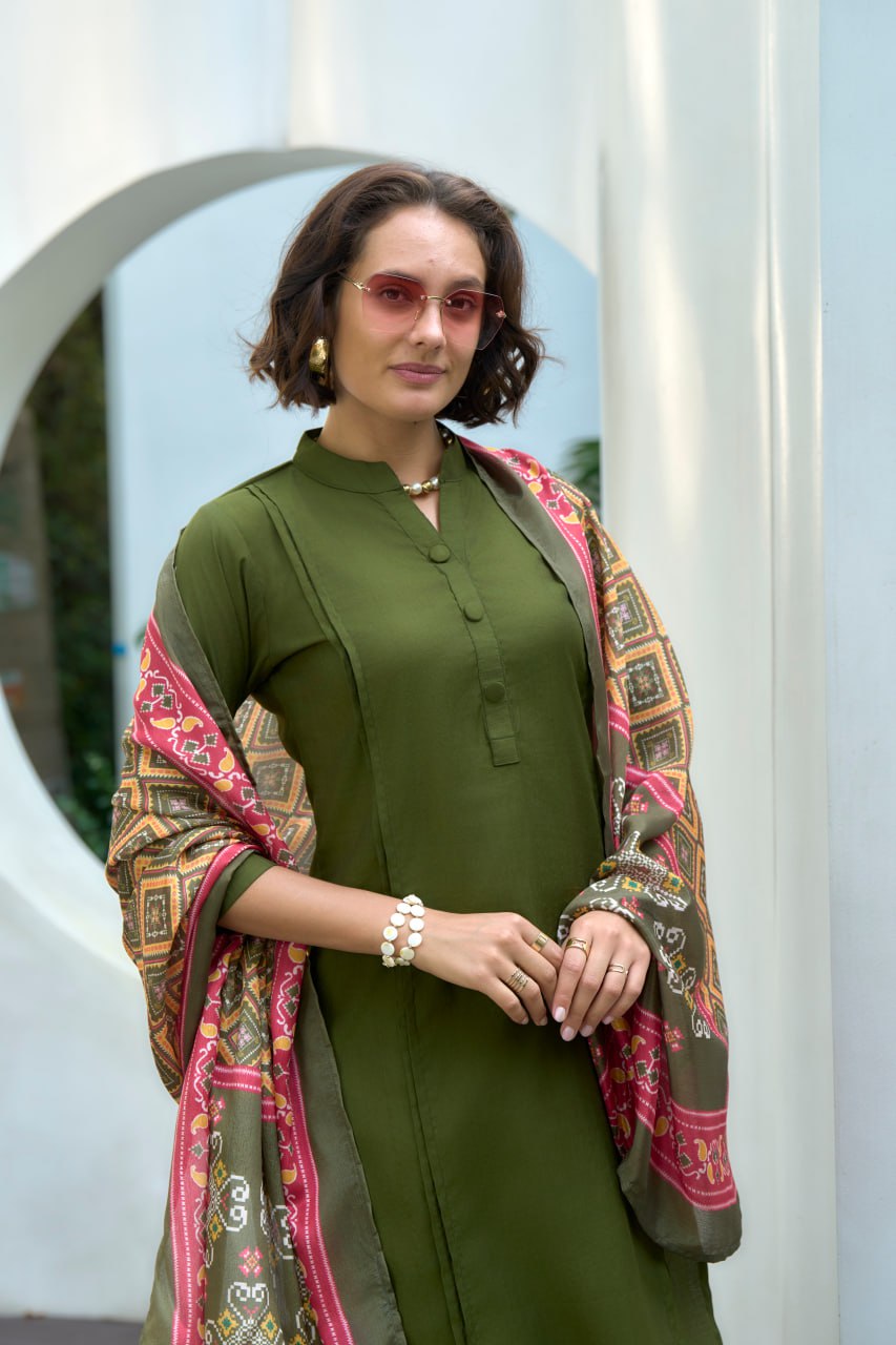 Elegant Vatican Kurti Pant Dupatta Set for Effortless Grace | RoopRivaaj