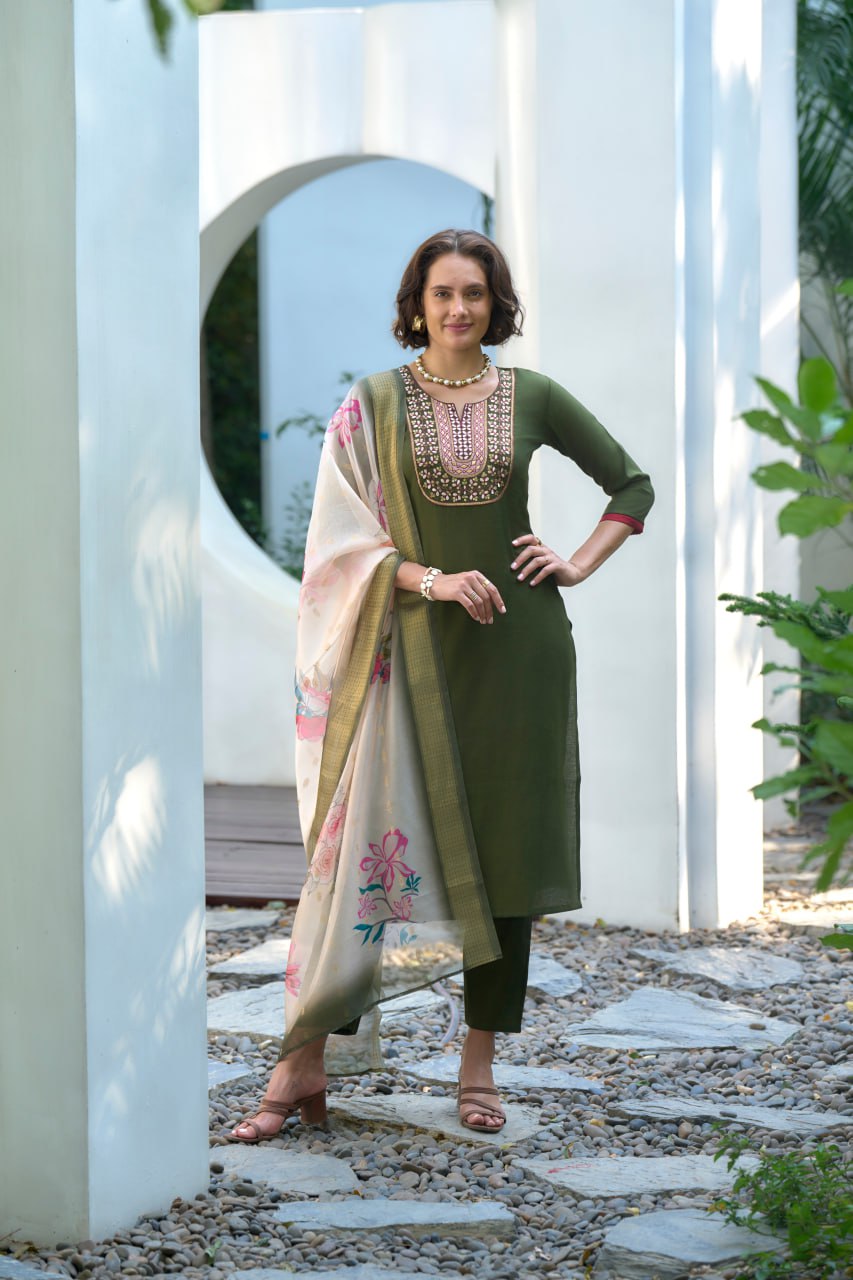 Elegant Vatican Kurti Pant Dupatta Set with Organza Butti | RoopRivaaj