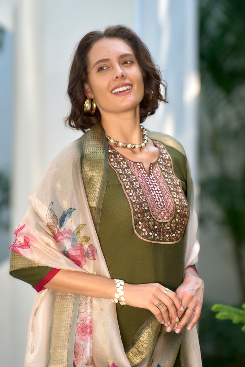 Elegant Vatican Kurti Pant Dupatta Set with Organza Butti | RoopRivaaj